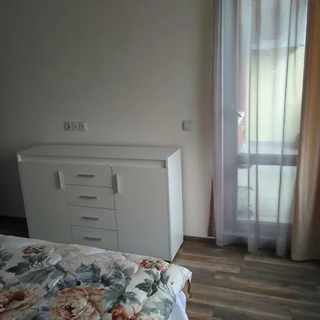 Апартаменты New Sara 4 *
